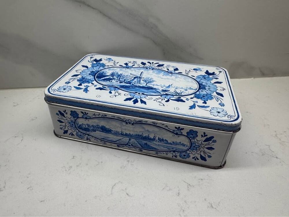 Vintage Hellema Hallum-Holland Delft Style Blue White Dutch Rectangular Tin